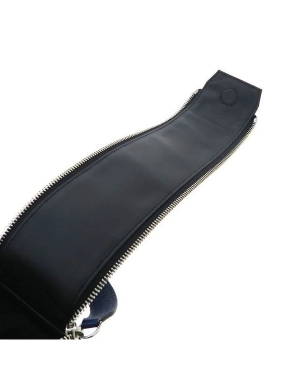 Louis Vuitton Taiga Llama Dopp Kit Handbag